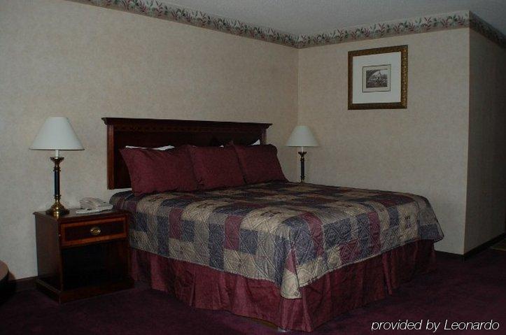 Shiretown Inn & Suites Houlton Room photo