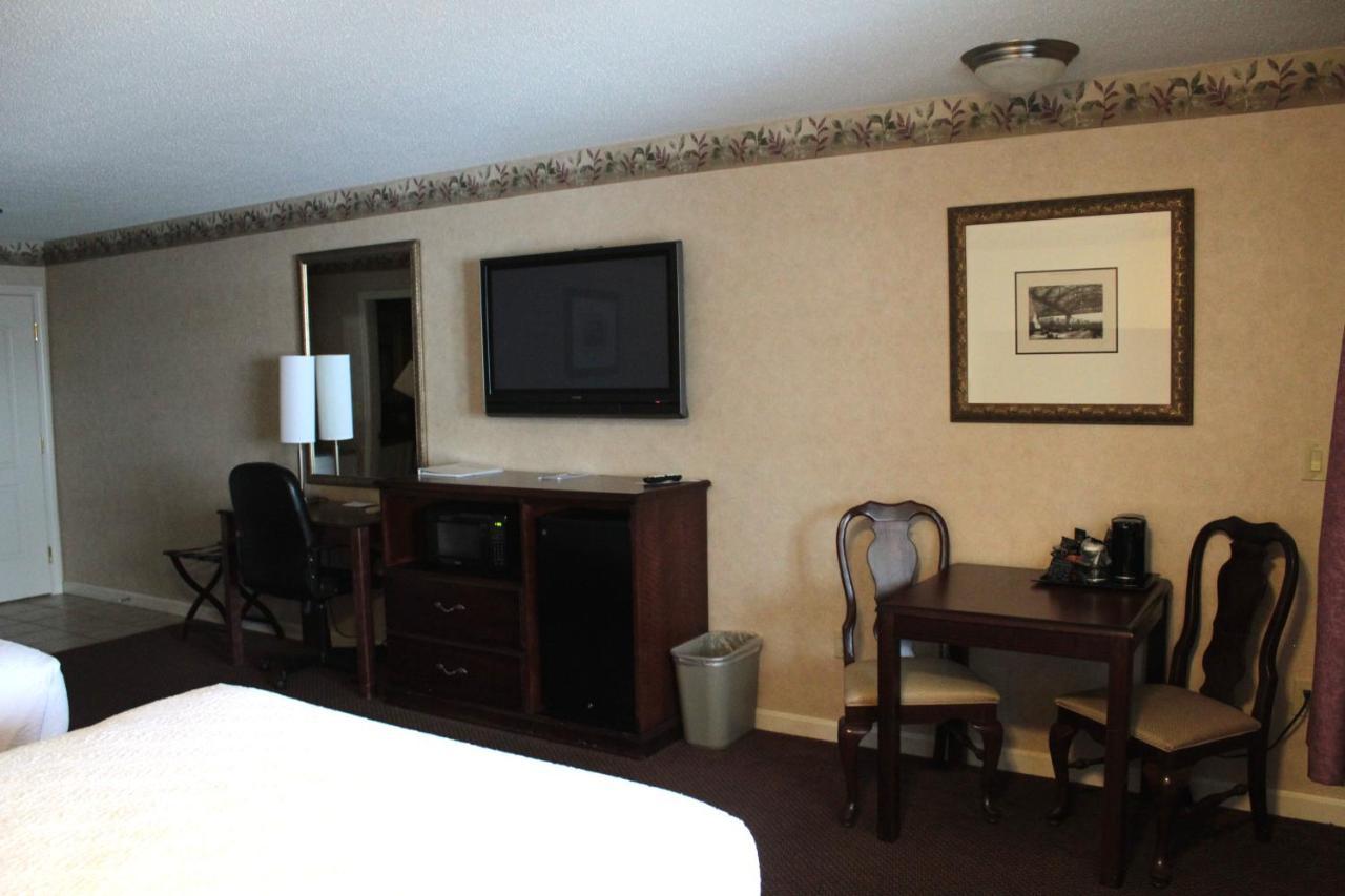 Shiretown Inn & Suites Houlton Exterior photo