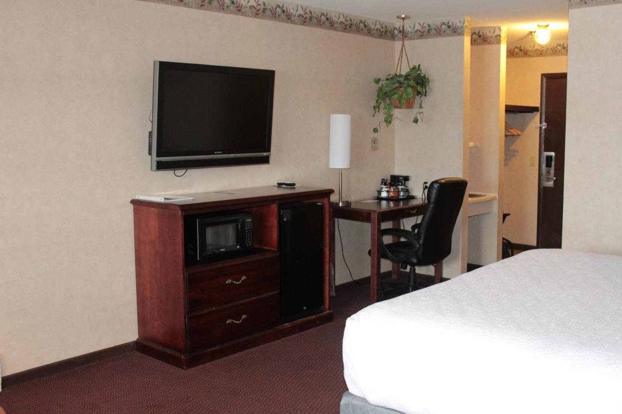 Shiretown Inn & Suites Houlton Exterior photo
