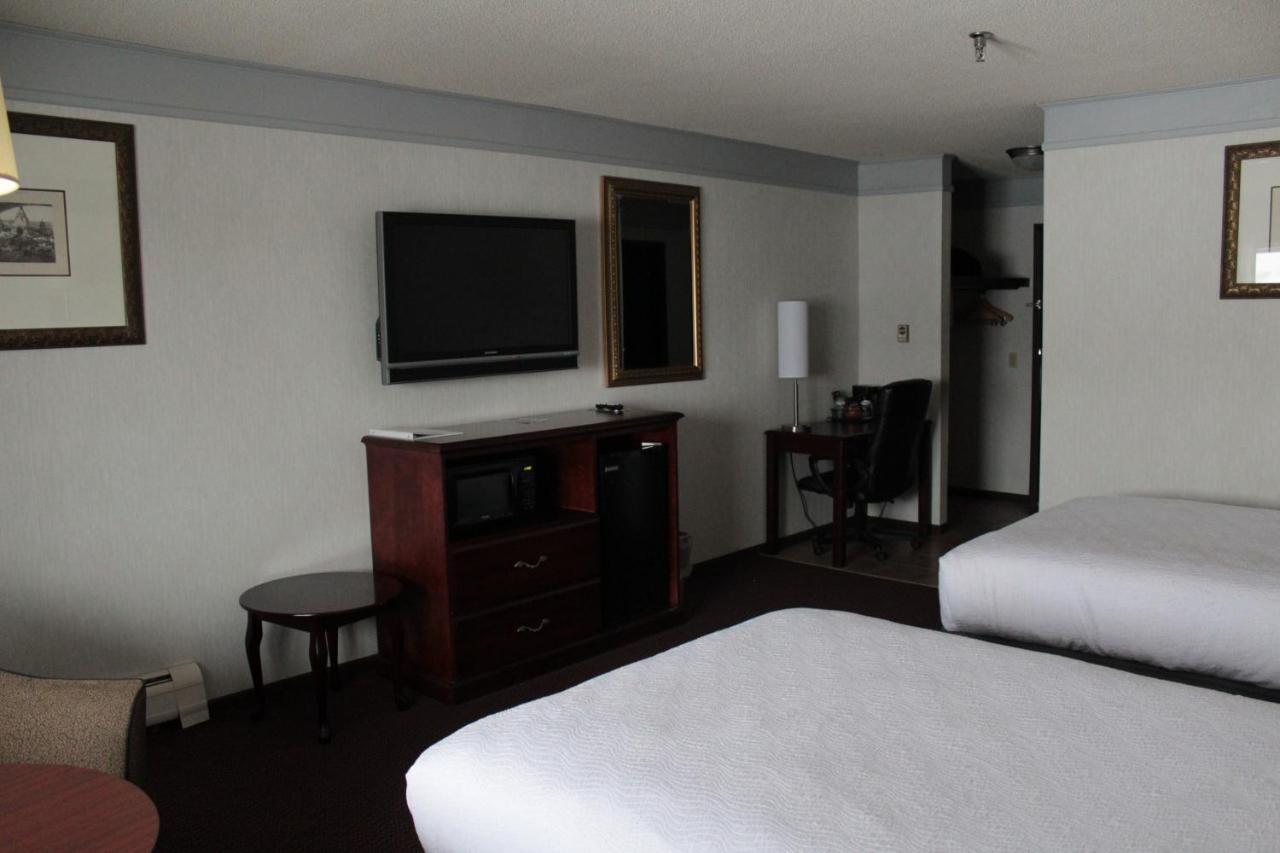 Shiretown Inn & Suites Houlton Exterior photo